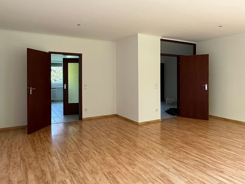 Provisionsfrei* Mehrfamilienhaus, 4 WE in Top Lage, EG 93 qm mit Garten u. Garage frei