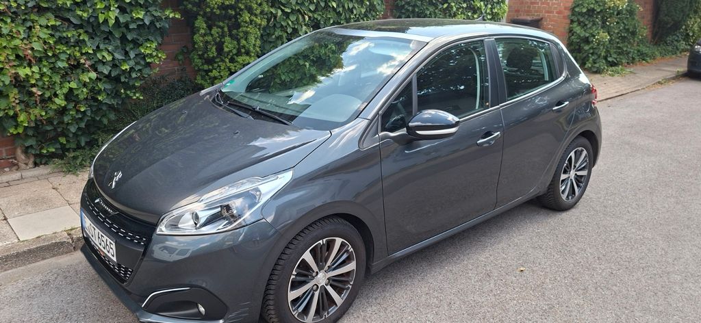 Peugeot 208 62.000 km 6.890 &euro; Essen 45359