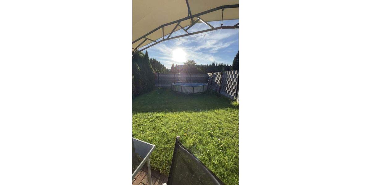 Luxuriöse, kernsanierte Wohnung mit Hauscharakter, Garage, besonderem Gartenanteil & eigenem Eingang 3 zimmer