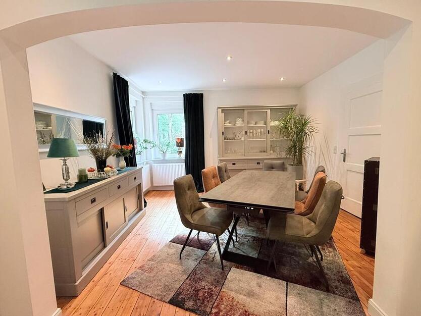 Charmante Doppelhaushälfte mit 6 Zimmern und großem Grundstück zimmer