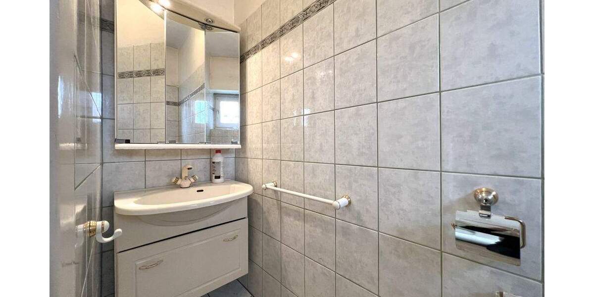 Doppelhaushälfte mit 5 Zi. + Garage auf weitläufigem Gartengrundstück in Dortmund Brackel 5 zimmer