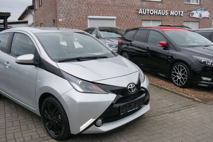 Toyota Aygo (X) 53.659 km 8.600 € Selm 59379