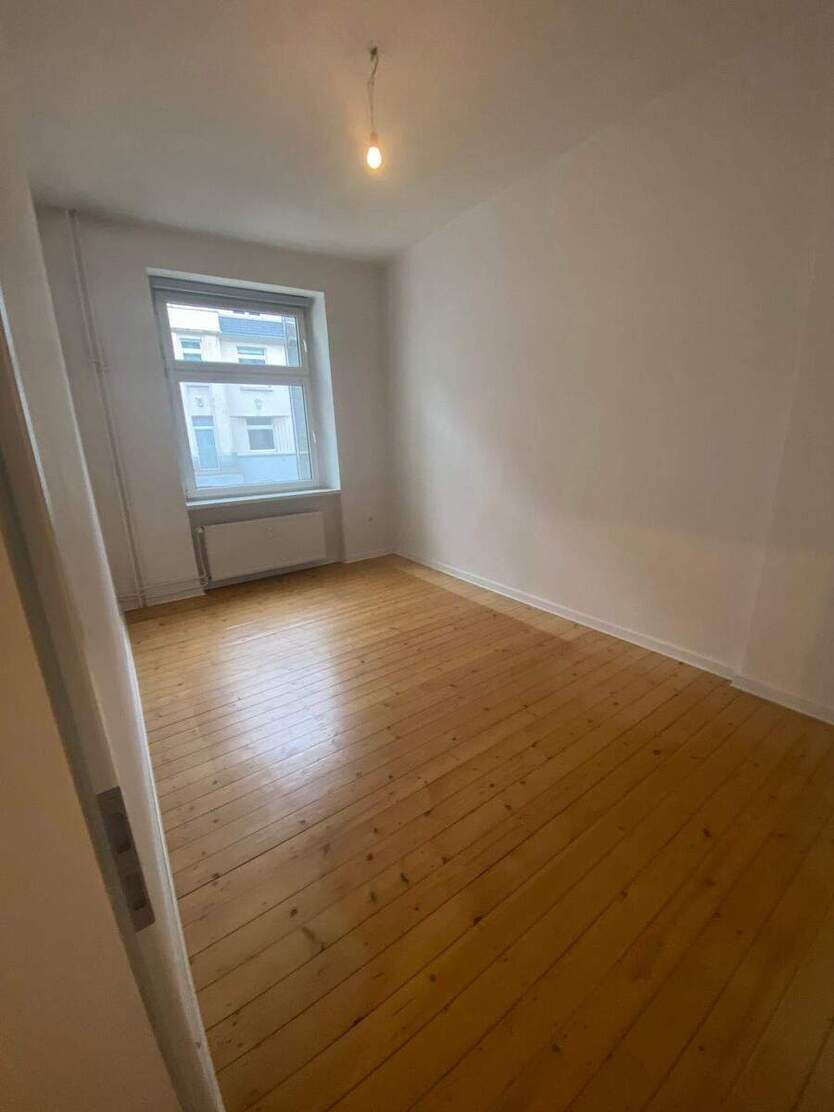 stilvolle 3-Zimmer-Altbauwohnung mit Balkon 3 zimmer