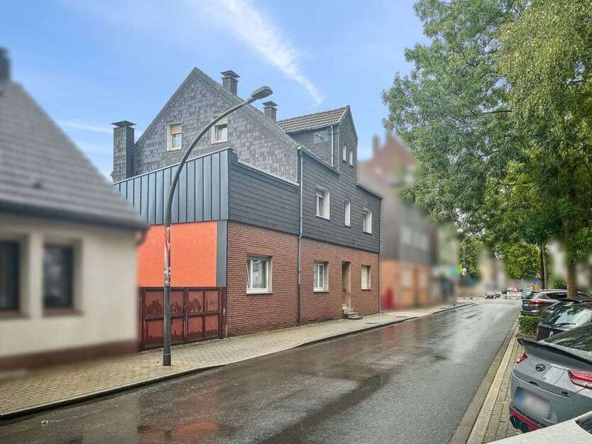 Haus zum Kaufen in Castrop-Rauxel 399.000 € 331 m² 14 zimmer
