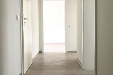 Renovierte 4 Zimmer-Wohnung mit Balkon in idealer Lage