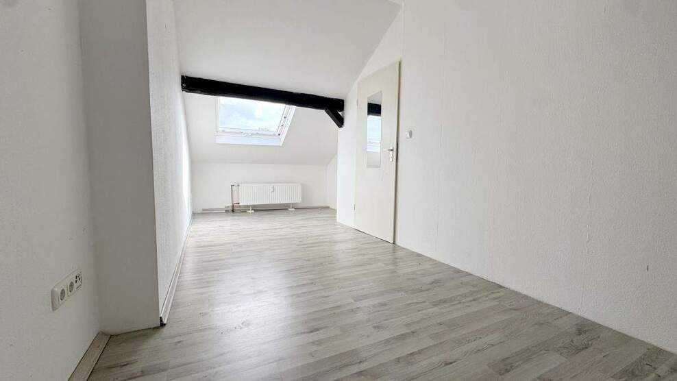 Jedem Kind ein eigenes Zimmer - charmante Maisonette mit Balkon. 5 zimmer