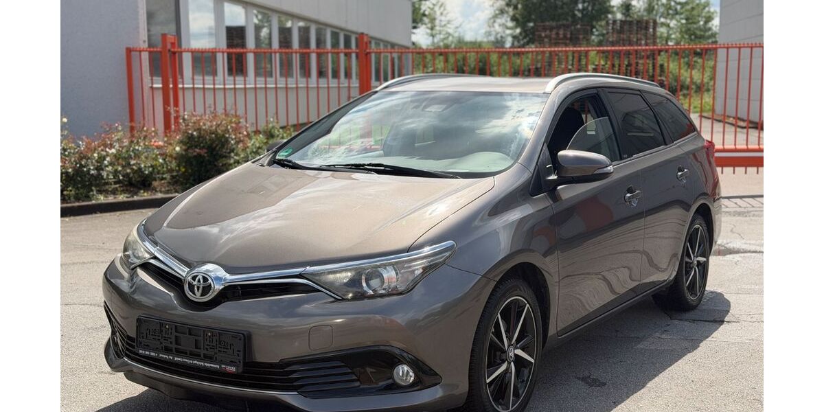 Toyota Auris 97.000 km 9.990 &euro; Herten 45701