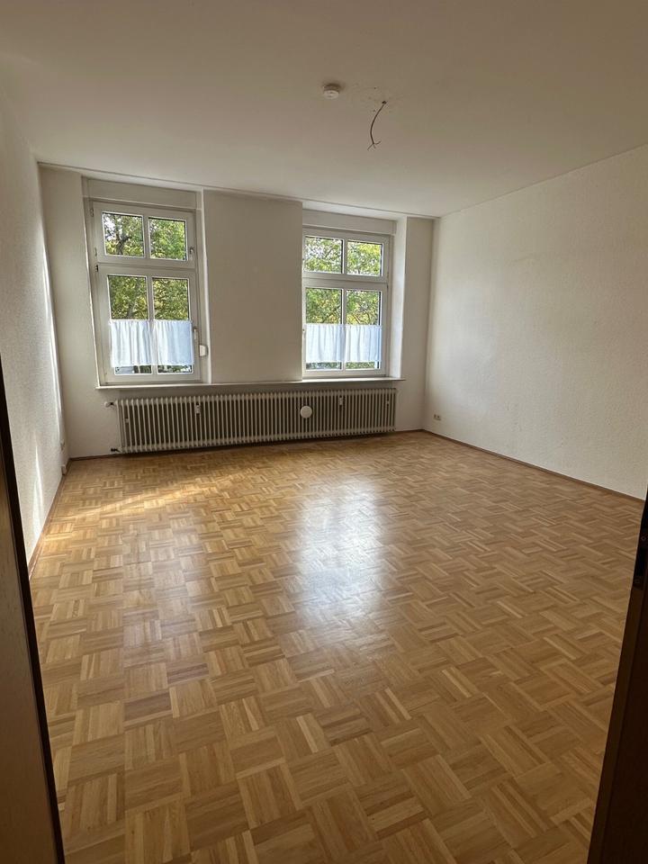 kernsanierte Altbauwohnung im 1.OG zimmer