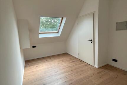 Sanierte, helle und moderne Dachgeschoßwohnung nähe Ruhr Park