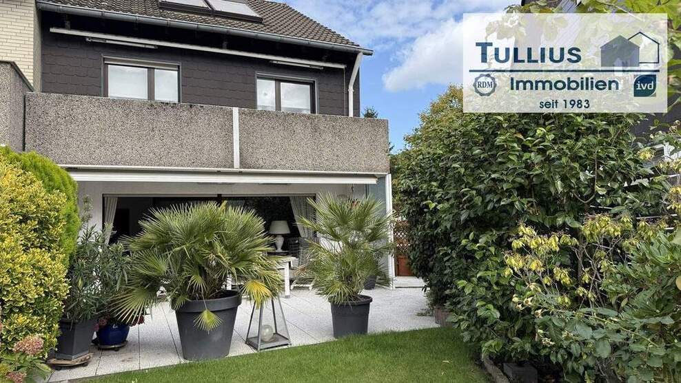 großes Reiheneckhaus mit Terrasse, kleinem Garten und Garage in Essen-Schönebeck 5 zimmer