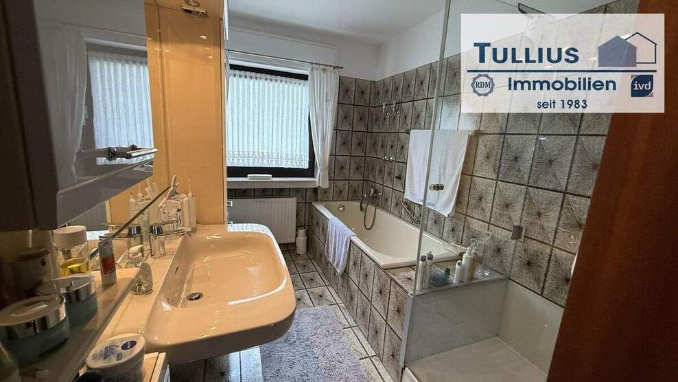 großes Reiheneckhaus mit Terrasse, kleinem Garten und Garage in Essen-Schönebeck 5 zimmer