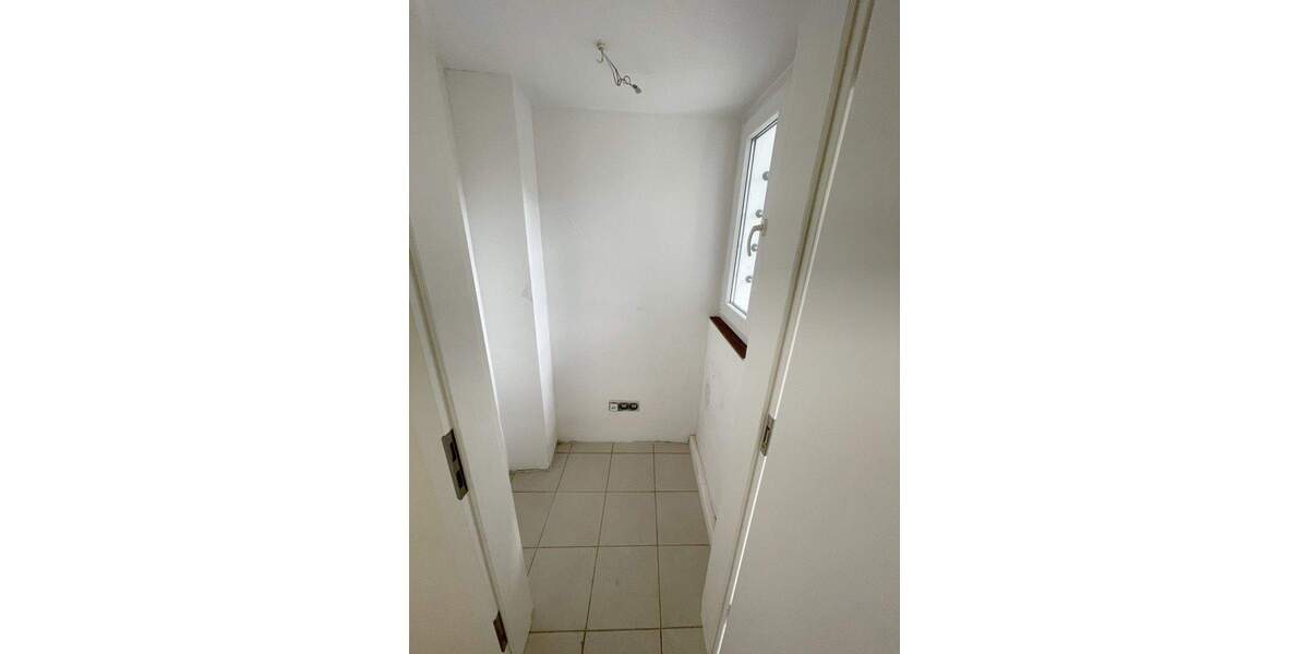 Etagenwohnung Oberhausen Altstadt-Mitte - 4 Zimmer, 113 m&sup2;, 960&euro; | Angebot:24875520