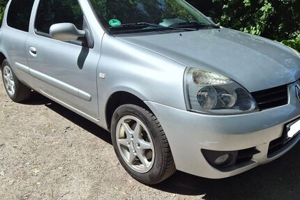 Renault Clio 121.679 km 1.950 &euro; Dorsten 46282