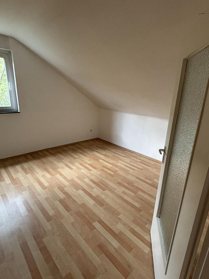 Zwei Zimmer- Wohnung im Dachgeschoss zimmer