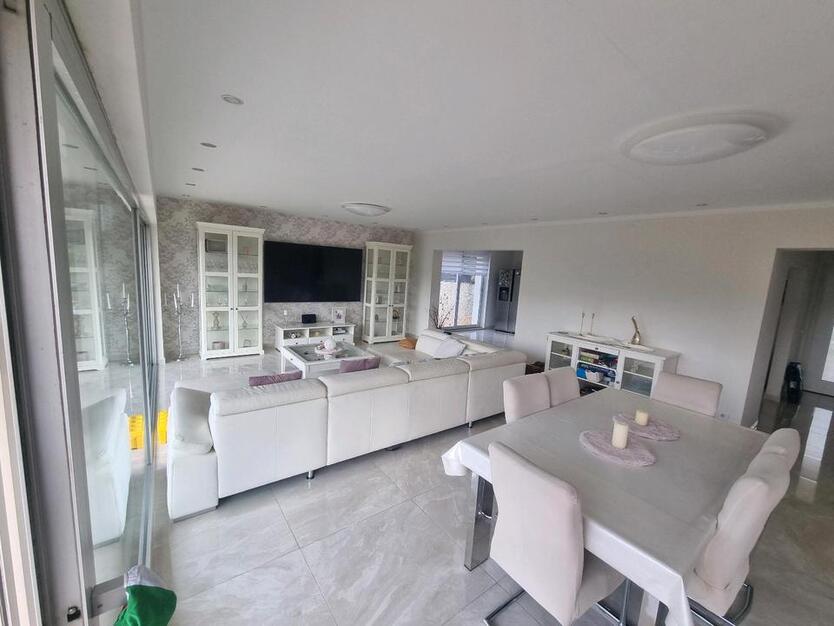 Haus mit Einliegerwohnung, Garage,Blick ins Grüne, Super Lage, zimmer