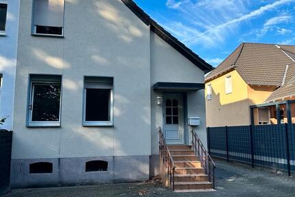 Doppelhaushälfte mit eigenem Eingang, Garten und Garage zimmer