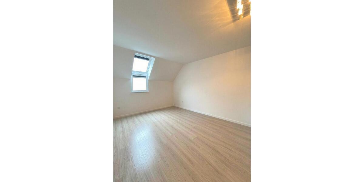 Dachgeschoßwohnung Oberhausen Alt-Oberhausen - 3 Zimmer, 96 m&sup2;, 1.100&euro; | Angebot:26361644