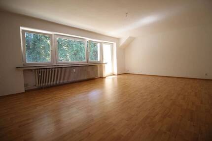 Ruhige Wohneinheit in Waldrandlage mit großem Balkon