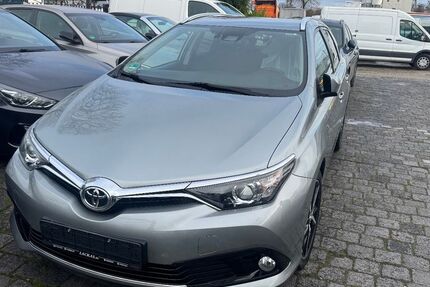 Toyota Auris 68.000 km 9.900 &euro; Bottrop 46242