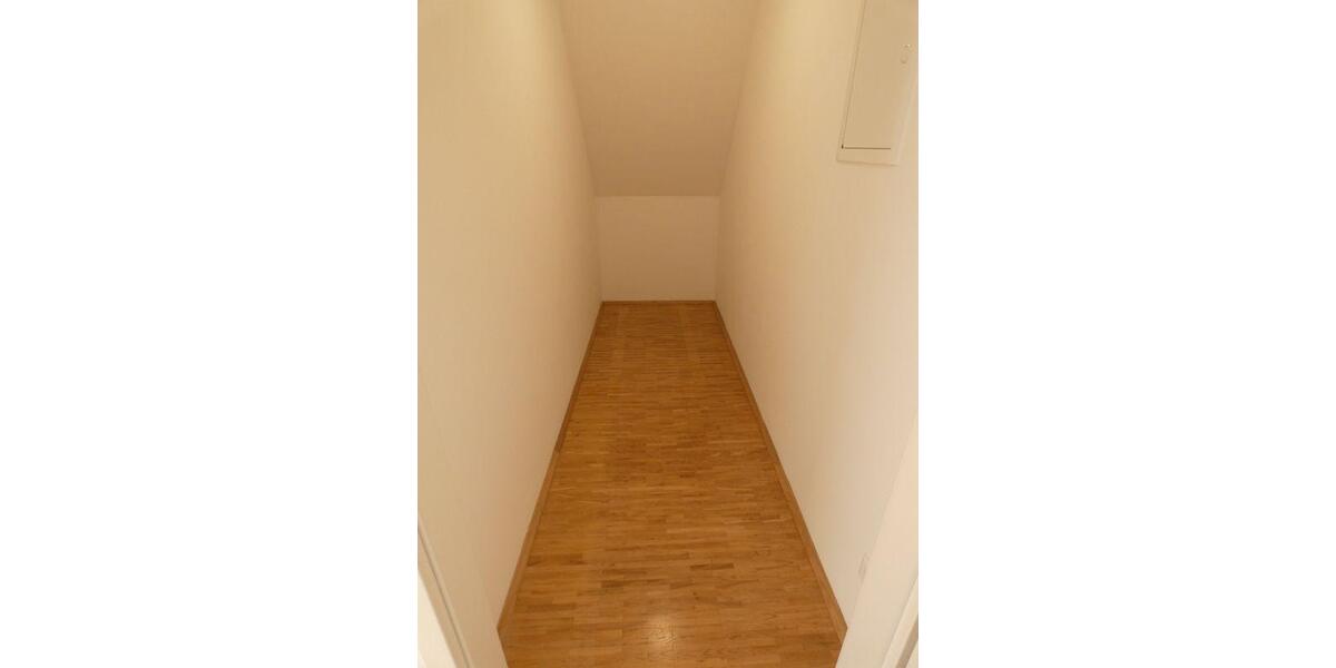 Dachgeschoßwohnung Essen Stadtbezirk IV - 3 Zimmer, 70 m&sup2;, 737&euro; | Angebot:26464148