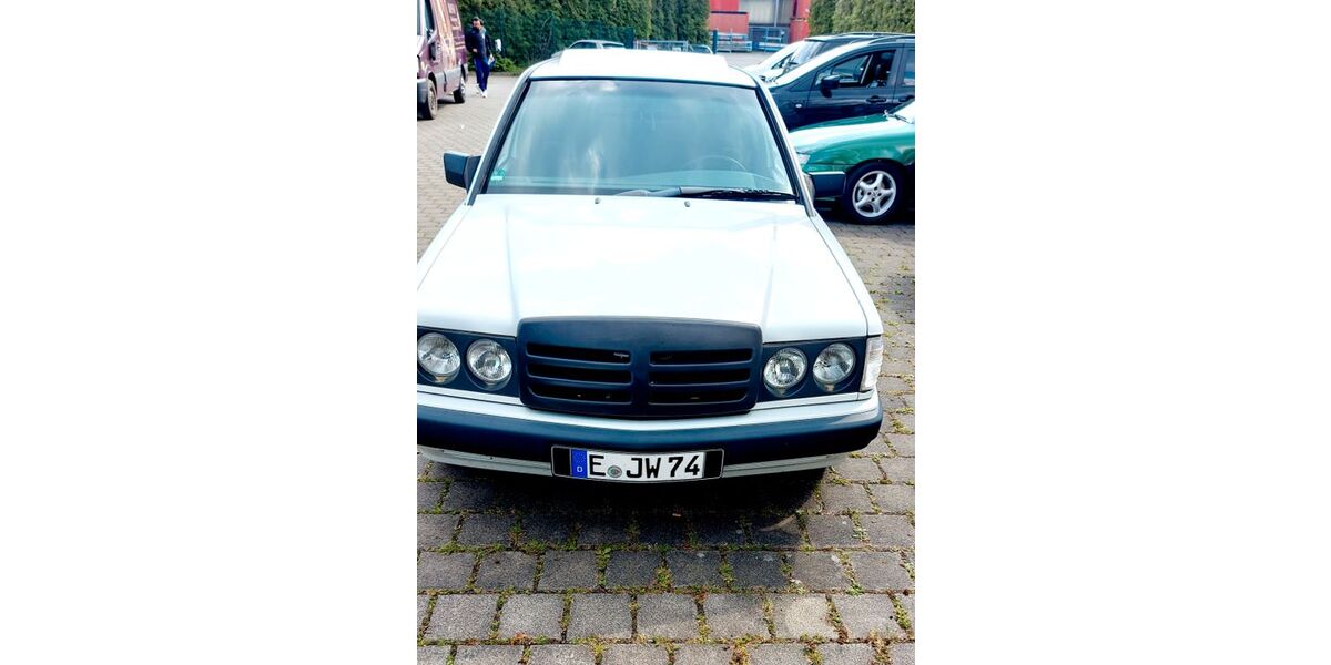 Mercedes-Benz 190 124.840 km 4.200 &euro; Essen 45307