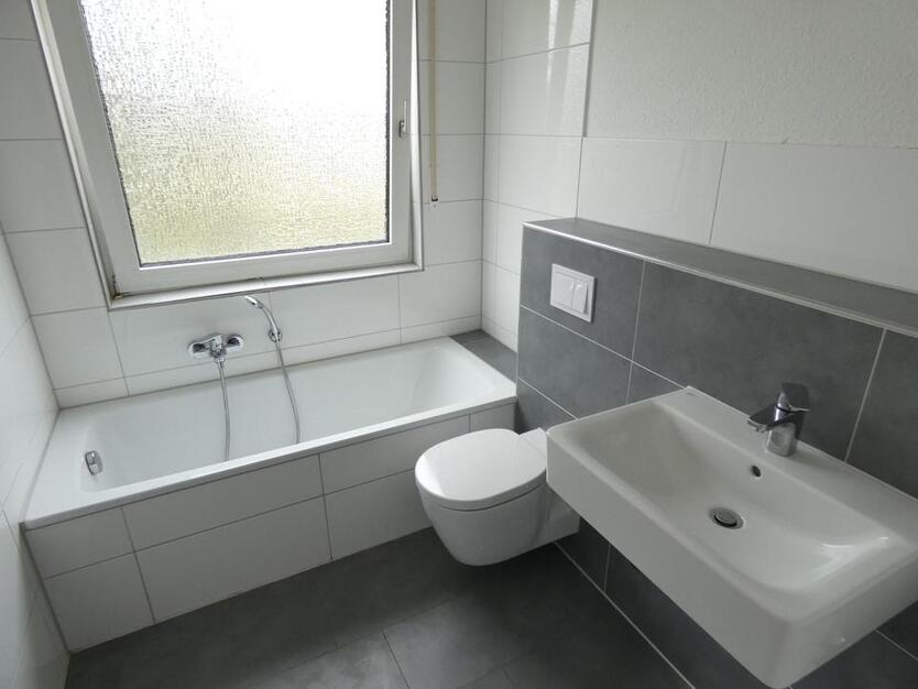 Schöne Erdgeschoss-Wohnung mit Balkon - wird demnächst komplett modernisiert zimmer