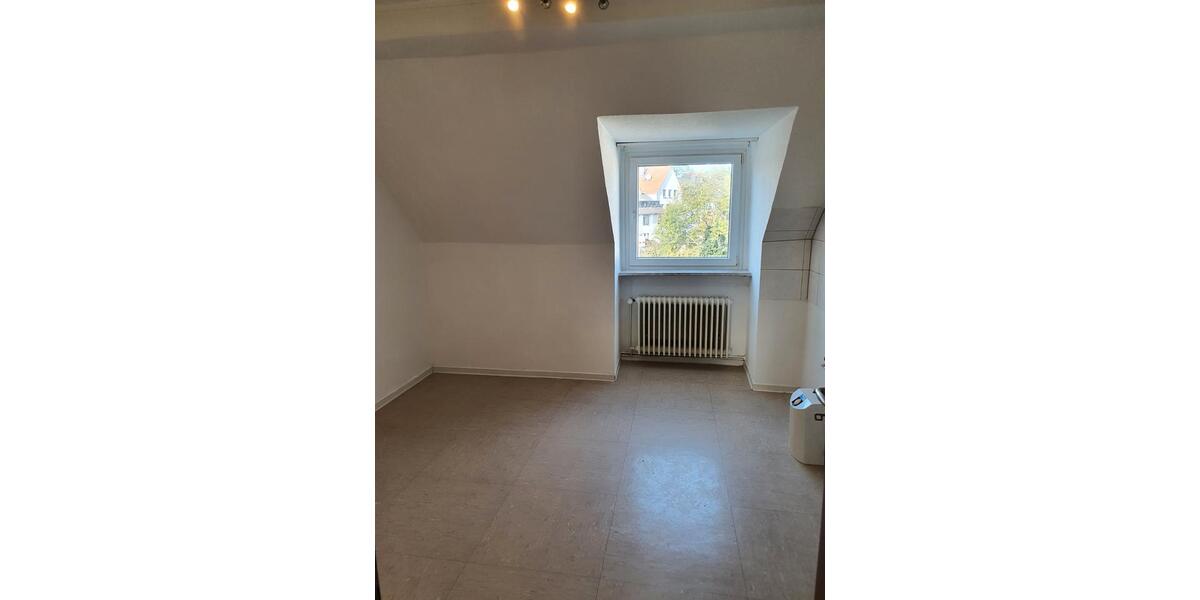 Dachgeschoßwohnung Essen Huttrop - 3 Zimmer, 76 m&sup2;, 119.000&euro; | Angebot:26819341