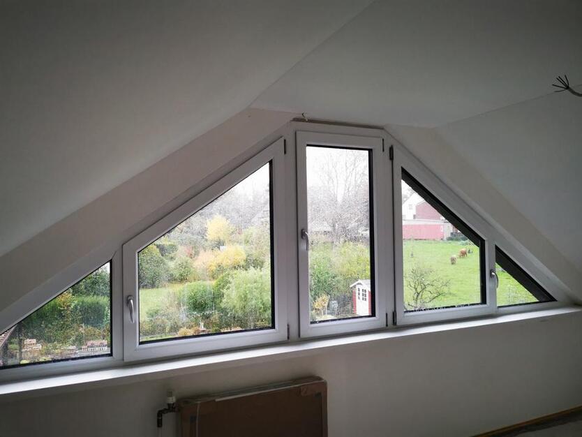 Erstbezug einer kern-renovierten Dachgeschosswohnung am Stadtrand zimmer