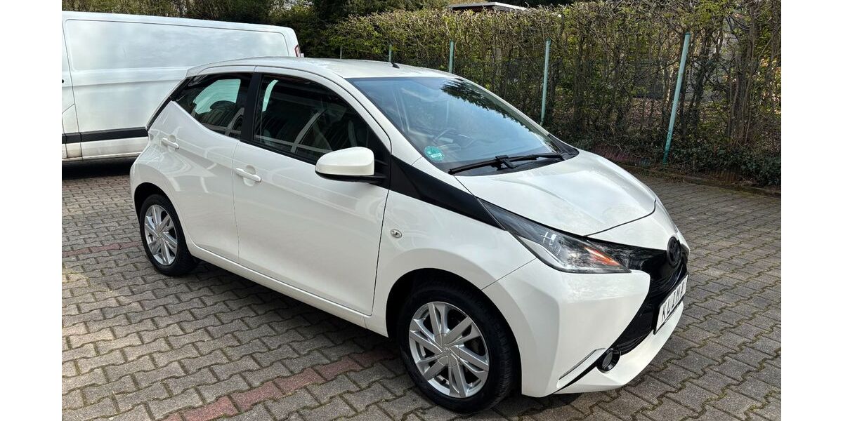 Toyota Aygo (X) 57.000 km 7.700 &euro; Dortmund 44265