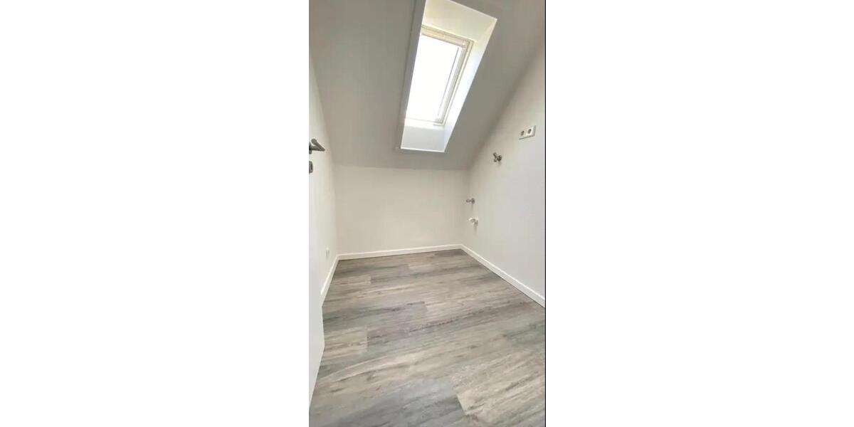 Dachgeschoßwohnung Essen Stadtbezirk V - 2.5 Zimmer, 71 m&sup2;, 689&euro; | Angebot:26337672