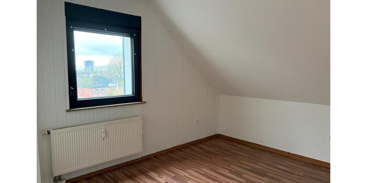 Dachgeschoßwohnung Oberhausen Rothebusch - 3.5 Zimmer, 80 m&sup2;, 640&euro; | Angebot:24641492