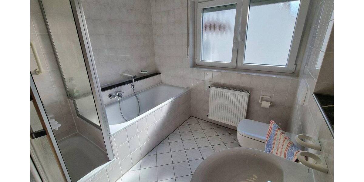 Etagenwohnung Bochum Höntrop - 3 Zimmer, 118 m&sup2;, 1.250&euro; | Angebot:26875118