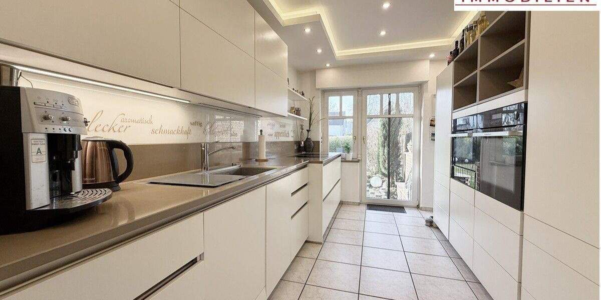 Einziehen und Glücklich sein! Keine großen Sanierungen, Spielstraße, Doppelgarage, Traumgarten.... 5 zimmer