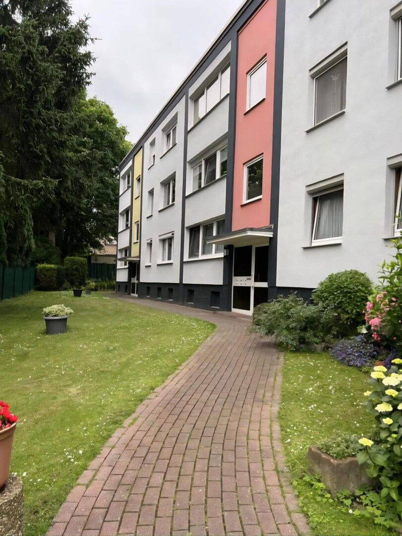 Bezugsfertige Wohnung mit Balkon und eigenem Stellplatz 2 zimmer