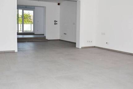 Luxuriöse 4,5-Zimmer mit großer Dachterrasse und Blick ins Grüne im Zweifamilienhaus 4 zimmer