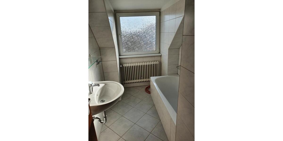Dachgeschoßwohnung Essen Huttrop - 3 Zimmer, 76 m&sup2;, 119.000&euro; | Angebot:26819341