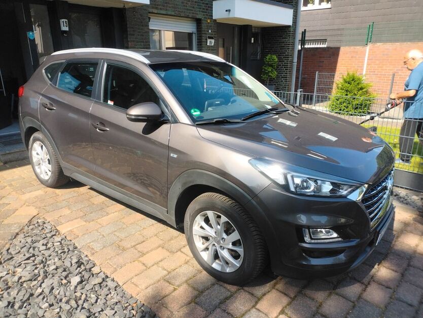 Hyundai TUCSON 60.000 km 18.000 € Oberhausen 46117