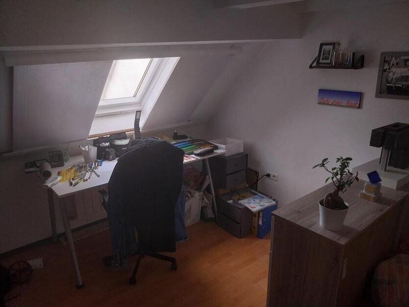 Schöne helle Dachgeschoßwohnung mit guter Anbindung