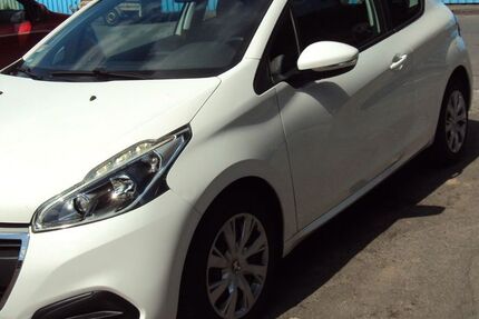 Peugeot 208 118.000 km 4.100 € Hagen 58091