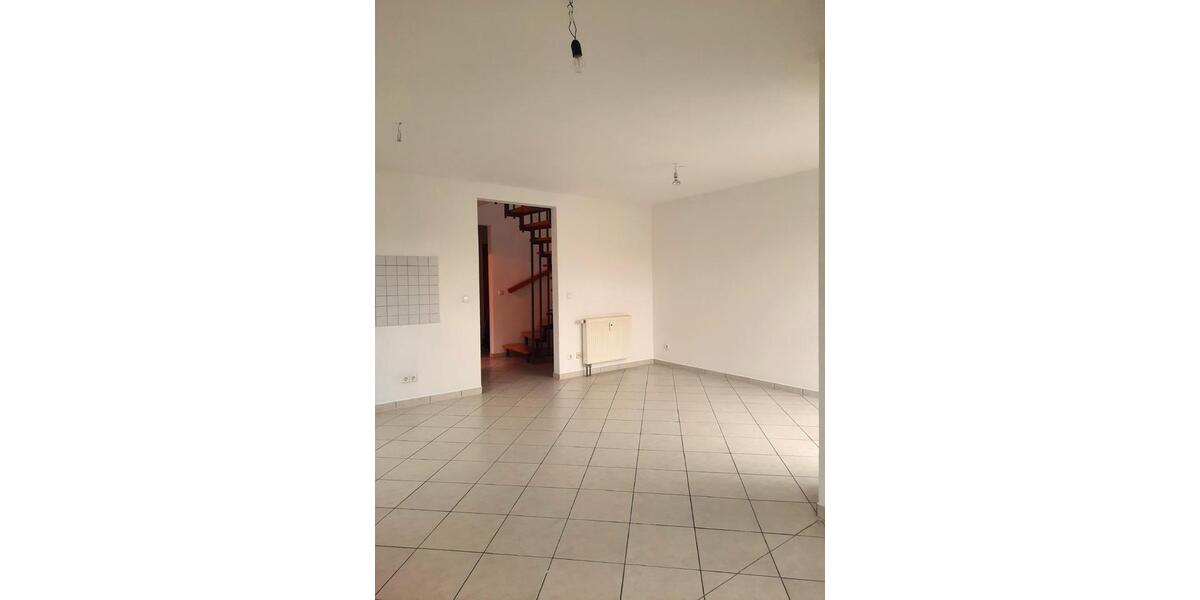 Großzügig geschnittene 3-Zimmer-Wohnung, zwei Ebenen, Balkon 3 zimmer