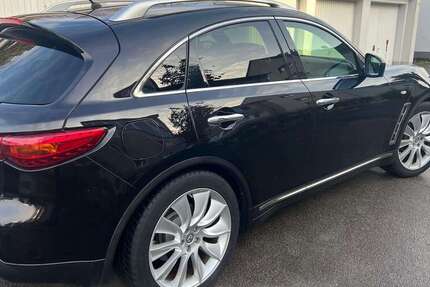 INFINITI FX 145.000 km 25.000 € Gelsenkirchen 45891