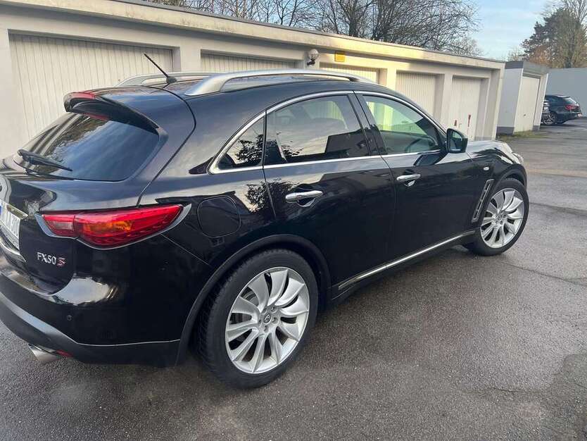 INFINITI FX 145.000 km 25.000 € Gelsenkirchen 45891