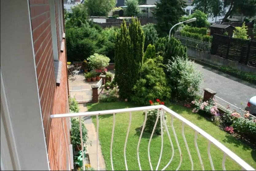 Wohnhaus mit aktuell zwei Wohnungen, einem Gästezimmer und Keller zimmer