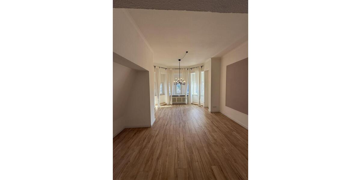 Etagenwohnung Witten - 4 Zimmer, 160 m&sup2;, 1.300&euro; | Angebot:25444577