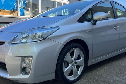 Toyota Prius 93.000 km 8.900 € Mülheim an der Ruhr 45473