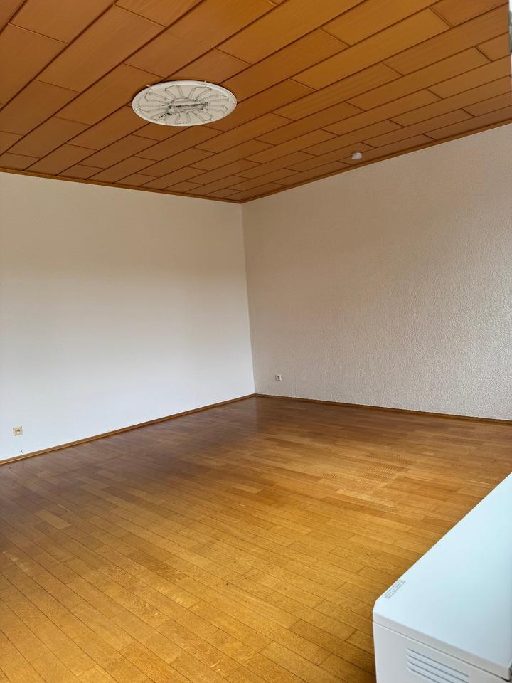 Helle Wohnung mit Balkon und Einbauküche in Mülheim a. d. Ruhr zimmer