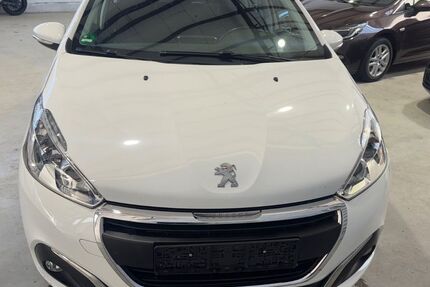 Peugeot 208 94.000 km 6.590 &euro; Hünxe 46569