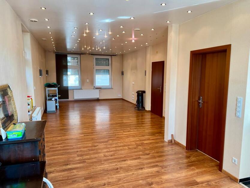 Top gepflegte Doppelhaushälfte mit ausgebautem Dachboden & Keller zimmer