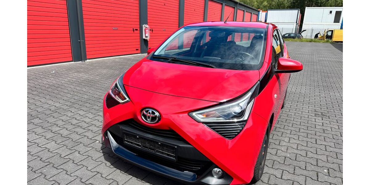 Toyota Aygo (X) 45.468 km 9.699 &euro; Oberhausen 46145