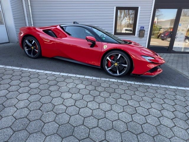 Ferrari SF90 1.490 km 429.000 € Bochum 44809